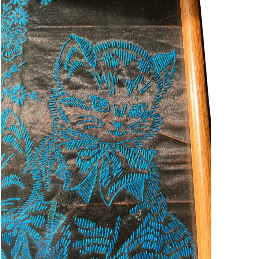 Vtg 1970s Embroidered Kittens Wall Art Framed Blue Crewel Stitch Black Fabric - Picture 13 of 14